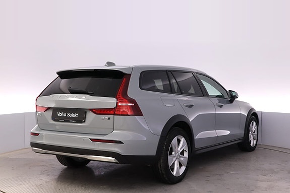 Volvo V60 Cross Country 4 of 16