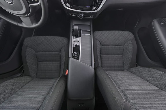 Volvo V60 Cross Country 9 of 16