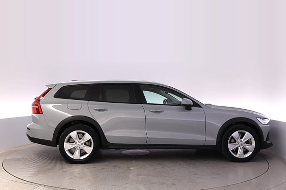 Volvo V60 Cross Country 5 of 16
