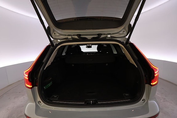 Volvo V60 Cross Country 13 of 16