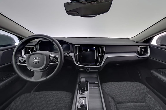 Volvo V60 Cross Country 7 of 16