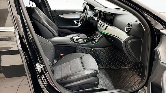 Mercedes-Benz E220 3 of 21