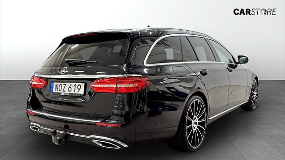 Mercedes-Benz E220 2 of 21