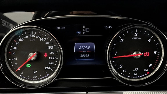 Mercedes-Benz E220 13 of 21