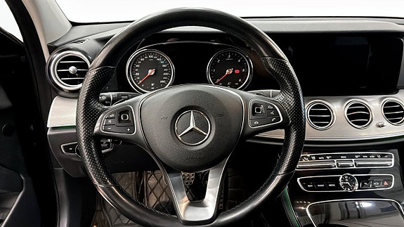 Mercedes-Benz E220 17 of 21