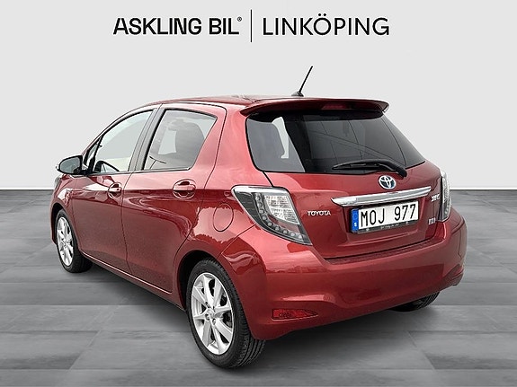 Toyota Yaris 2 of 9