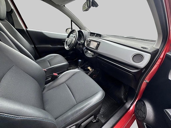 Toyota Yaris 5 of 9