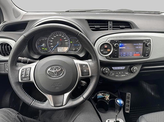 Toyota Yaris 7 of 9