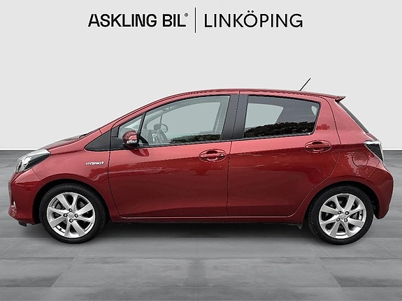 Toyota Yaris 3 of 9