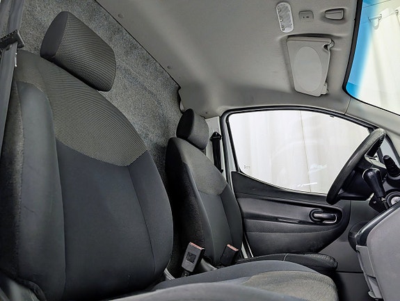 Nissan NV200 10 of 11