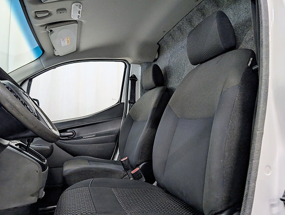 Nissan NV200 9 of 11