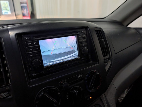 Nissan NV200 8 of 11