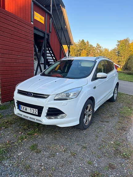 Ford Kuga 2 of 3