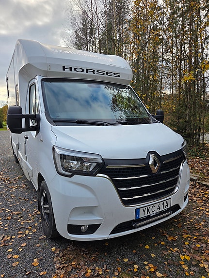 Renault Master 2 of 3