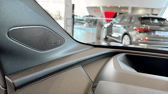 Audi Q4 e-tron 14 of 18