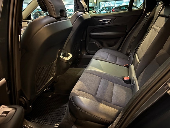 Volvo V60 Cross Country 14 of 15