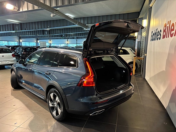 Volvo V60 Cross Country 5 of 15