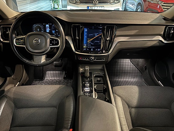 Volvo V60 Cross Country 8 of 15