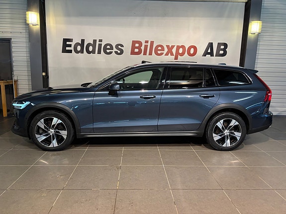 Volvo V60 Cross Country 2 of 15