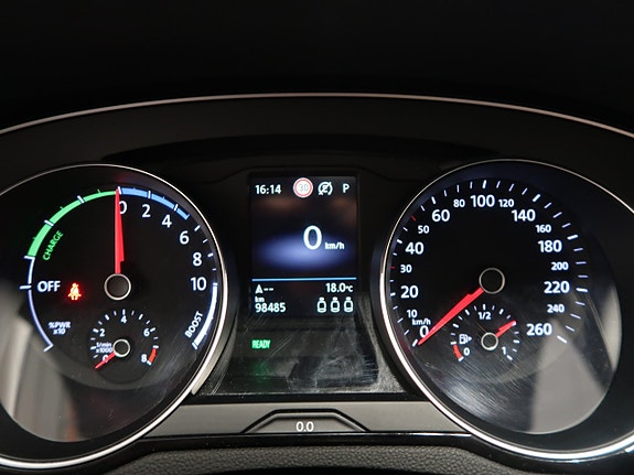Volkswagen Passat 21 of 30