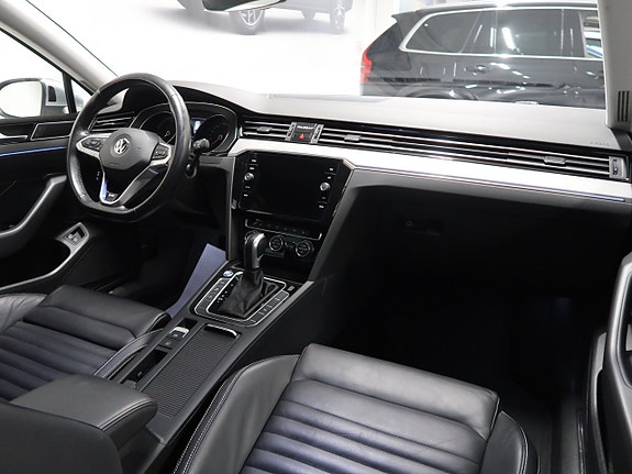 Volkswagen Passat 19 of 30