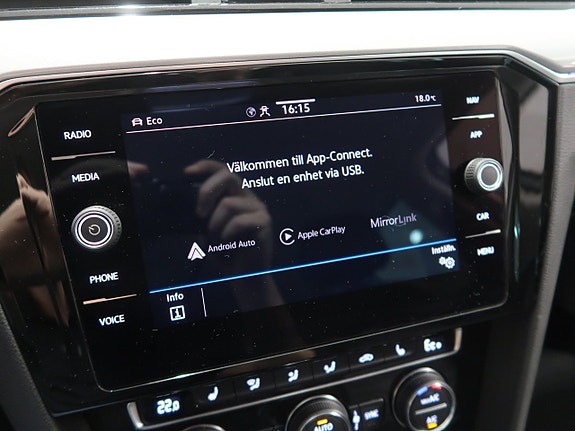 Volkswagen Passat 24 of 30