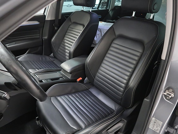 Volkswagen Passat 17 of 30
