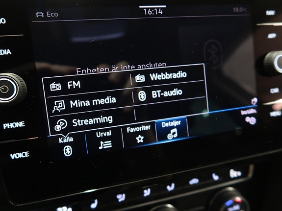 Volkswagen Passat 22 of 30