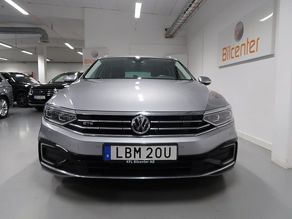 Volkswagen Passat 10 of 30
