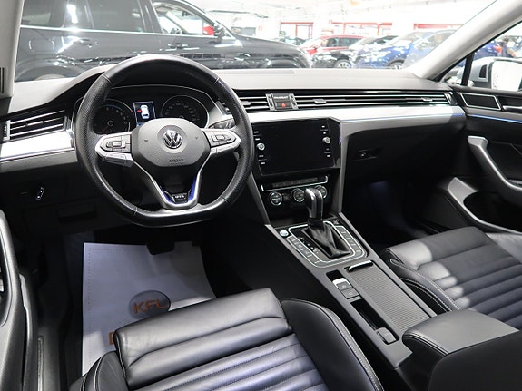 Volkswagen Passat 16 of 30