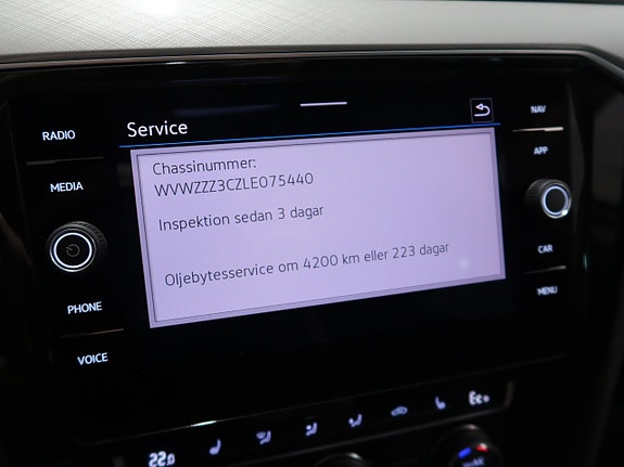 Volkswagen Passat 28 of 30