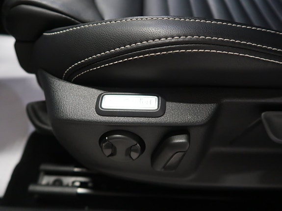 Volkswagen Passat 18 of 30