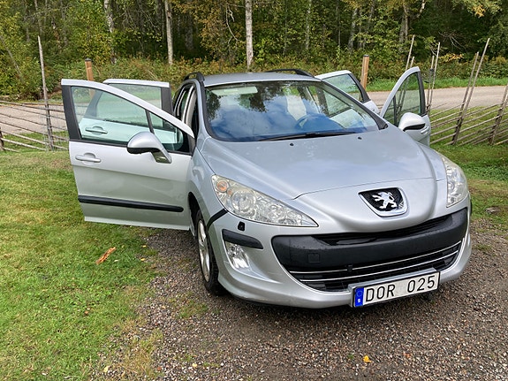 Peugeot 308 SW 11 of 16