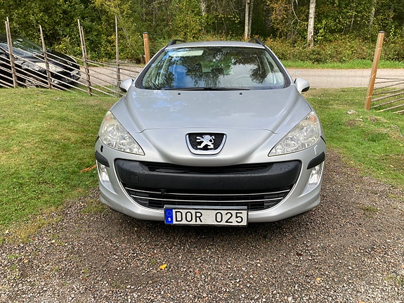 Peugeot 308 SW 10 of 16