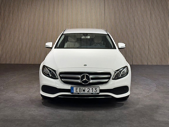 Mercedes-Benz E200 9 of 26