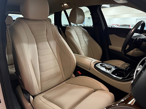 Mercedes-Benz E200 23 of 26