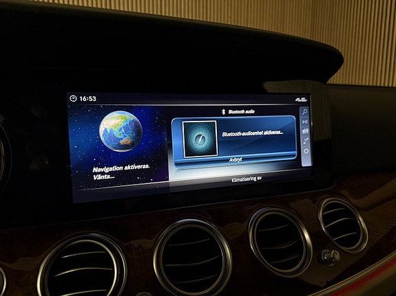 Mercedes-Benz E200 24 of 26