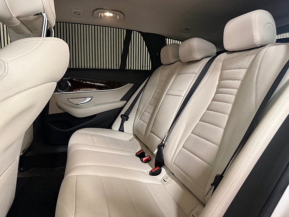 Mercedes-Benz E200 14 of 26