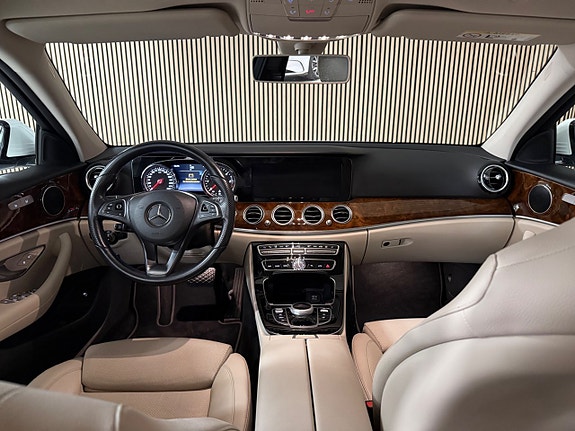 Mercedes-Benz E200 15 of 26