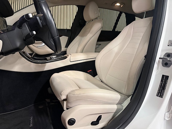 Mercedes-Benz E200 12 of 26