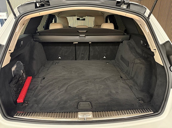 Mercedes-Benz E200 18 of 26