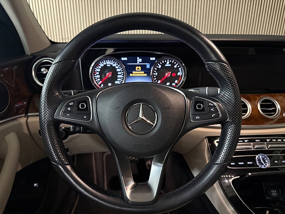 Mercedes-Benz E200 16 of 26