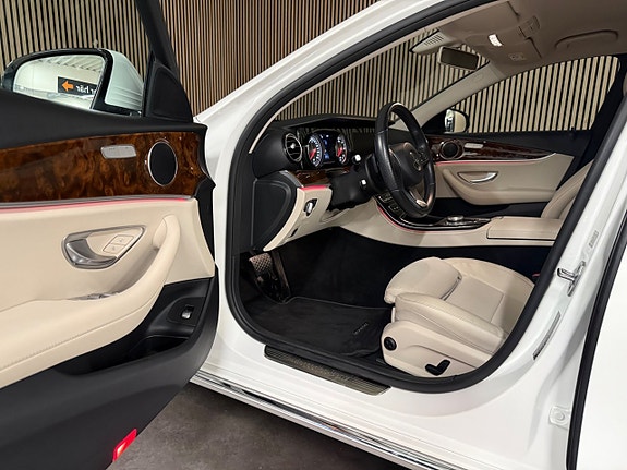Mercedes-Benz E200 10 of 26