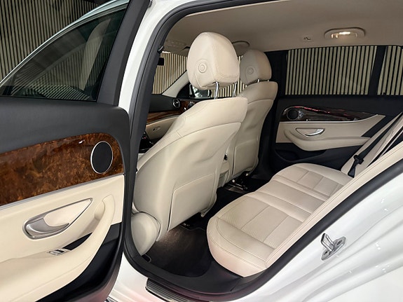 Mercedes-Benz E200 13 of 26