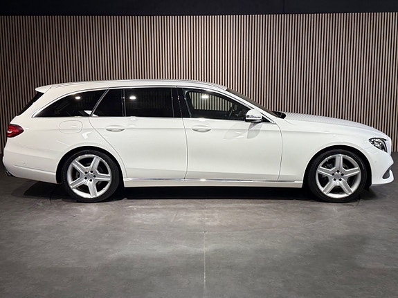 Mercedes-Benz E200 3 of 26