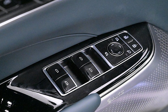 Cadillac Lyriq 11 of 27