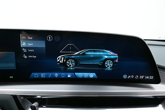 Cadillac Lyriq 16 of 27