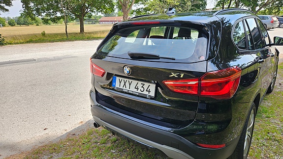 BMW X1 2 of 11