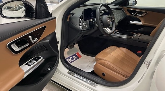 Mercedes-Benz E200 2 of 9
