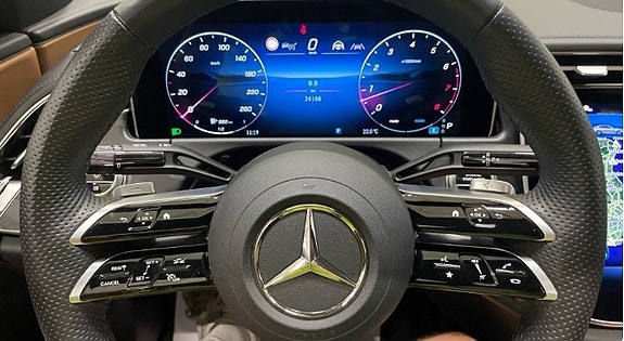 Mercedes-Benz E200 3 of 9